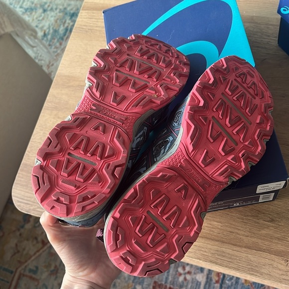 ASICS Gel- Ventures - Picture 5 of 6